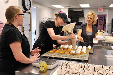 Sidebar images making cupcakes