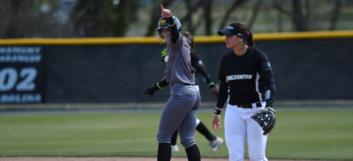 Coppersmith rounds the bases. Photo courtesy of Gail Burton.