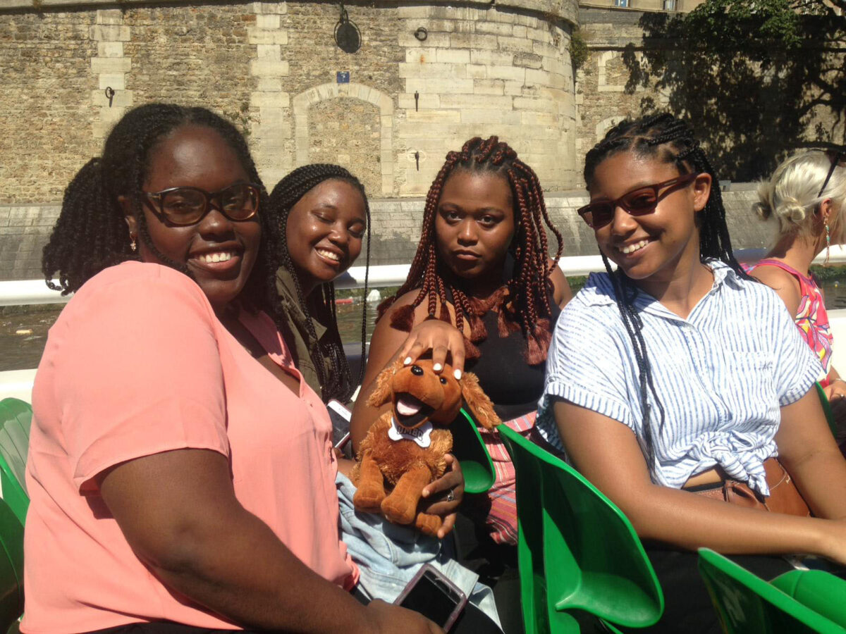Students enjoy a tour in Colombia.