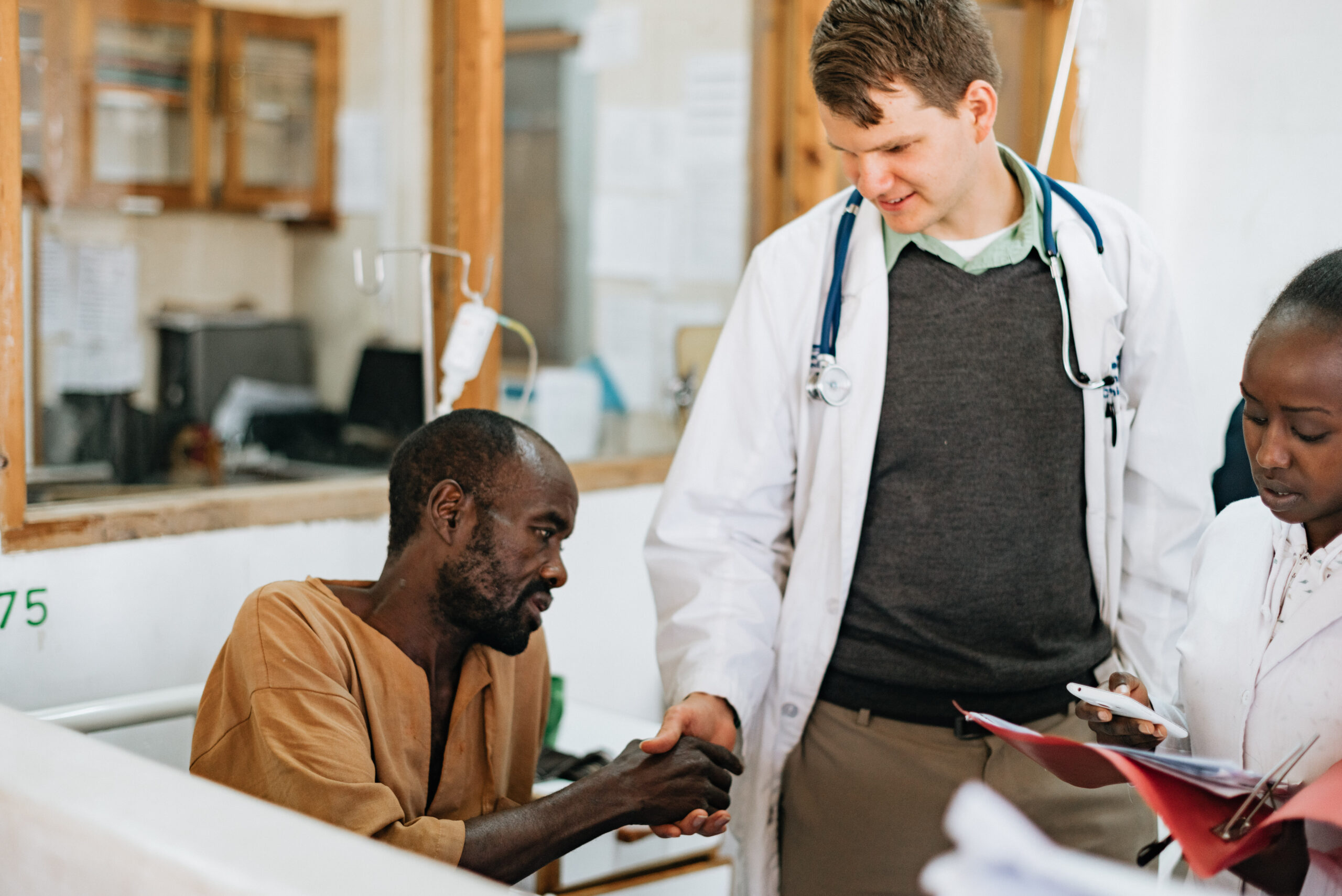Loftus speaks with a patient on rounds. Photo by Dixie Gaultney.